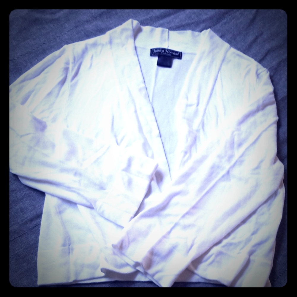 White quarter sleeve short cardigan